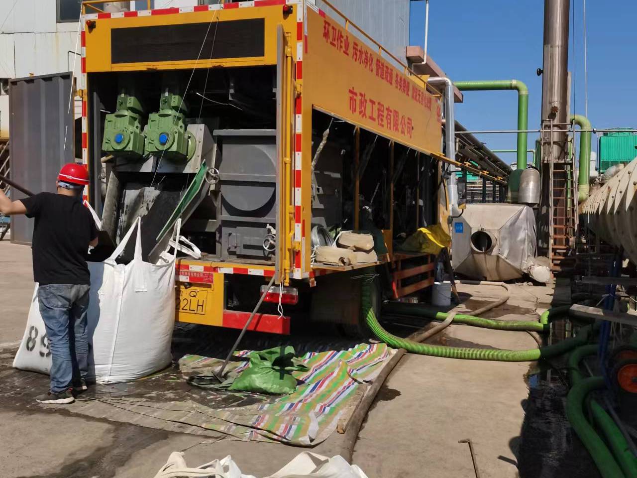 鸠江淤泥压干处理